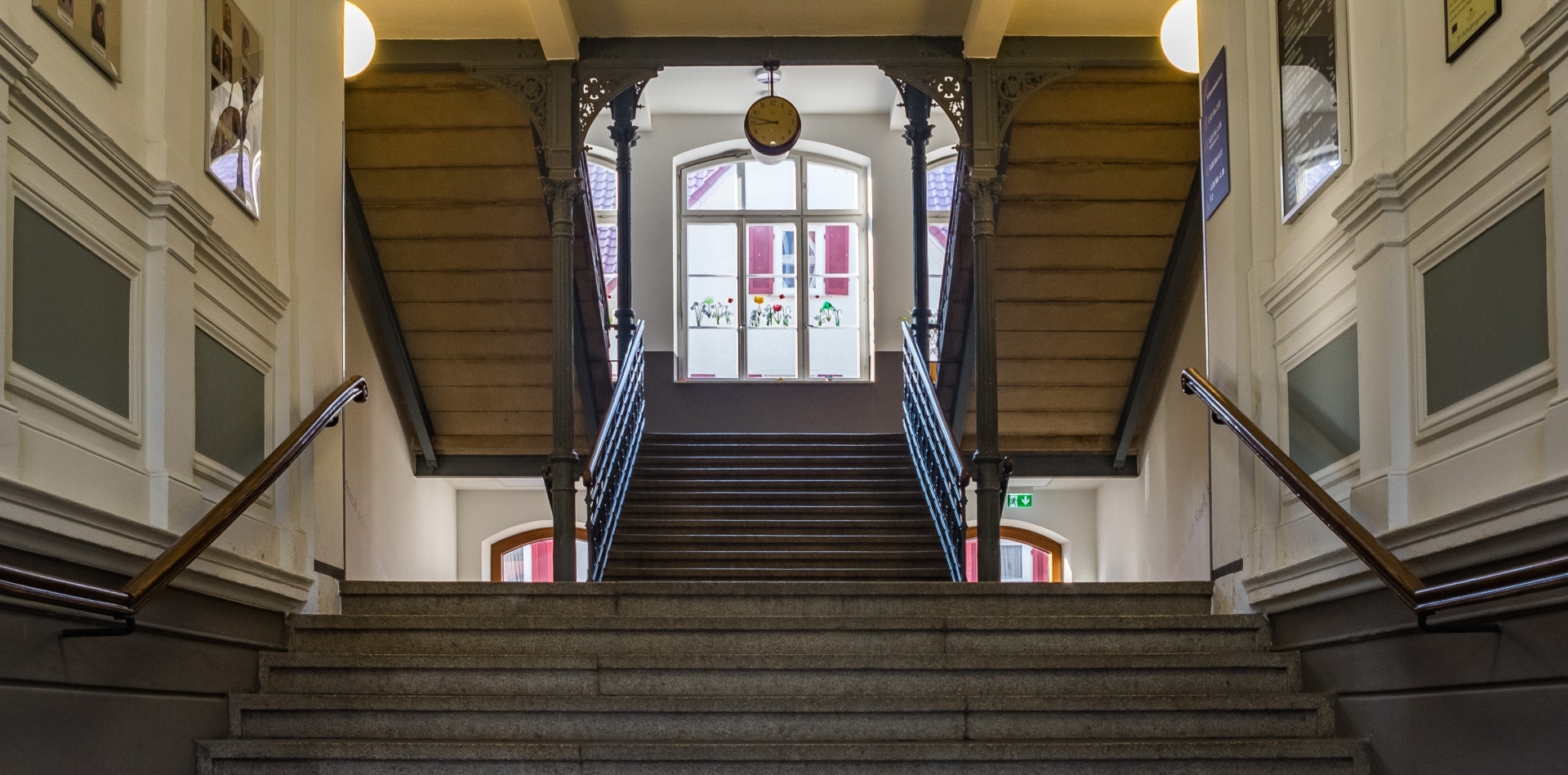 Eingangsbereich des Schulgebäudes der Schlosswallschule Schorndorf